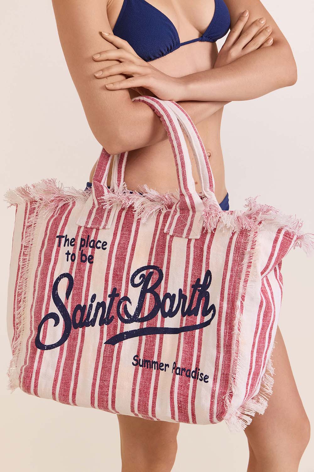 תמונת כל הלוק של תיק נשיאה ואניטי